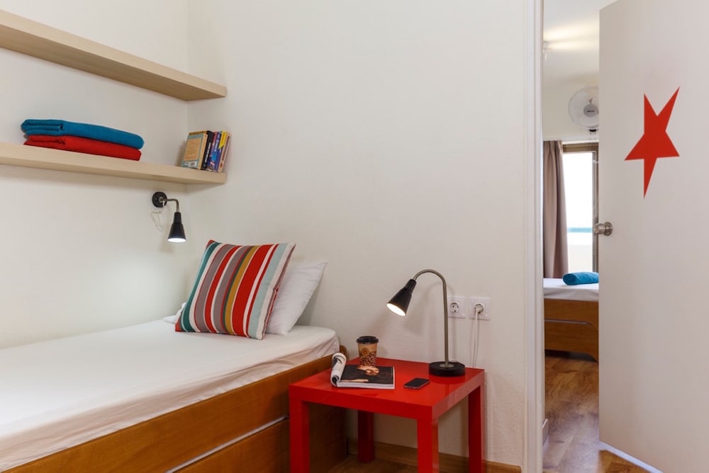 Room (6 Beds) photo 2