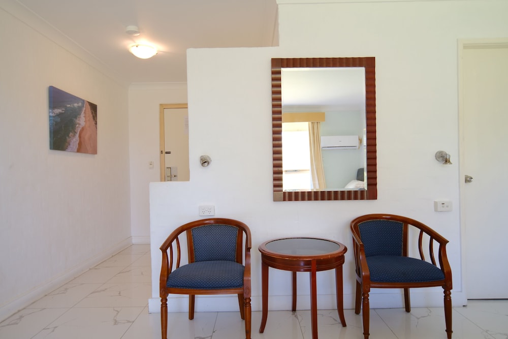 Pet Friendly Standard Queen Single Room - Photo 4