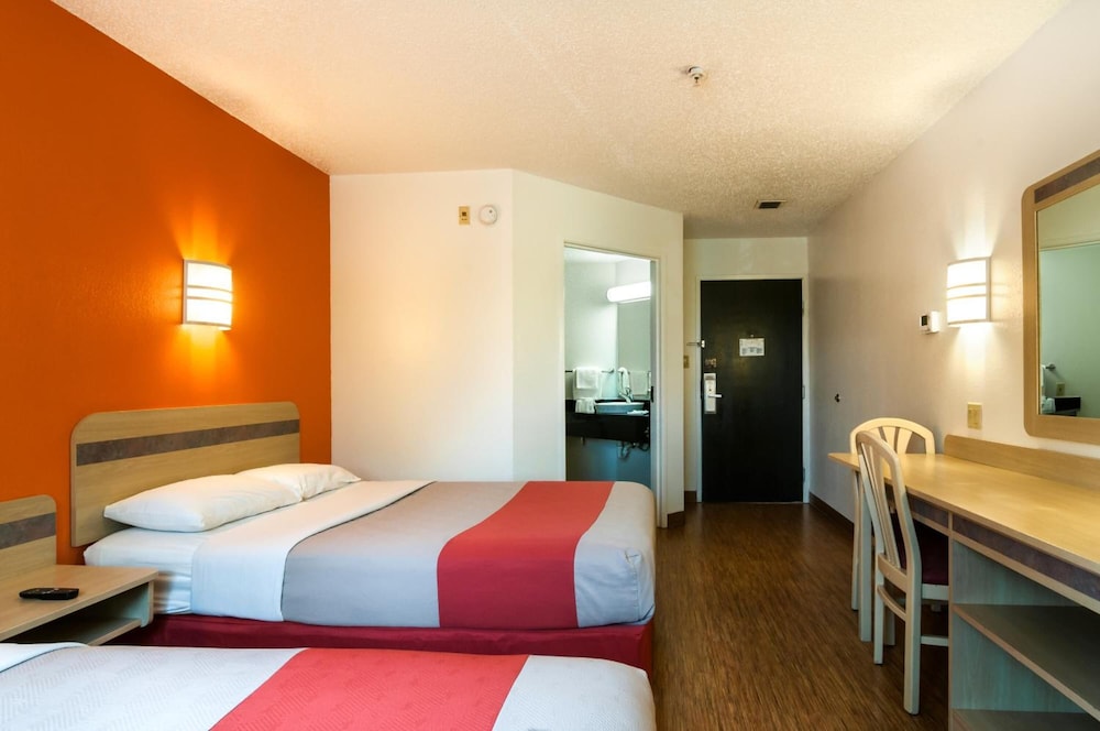 Standard Room, 2 Double Beds, Non Smoking photo 3