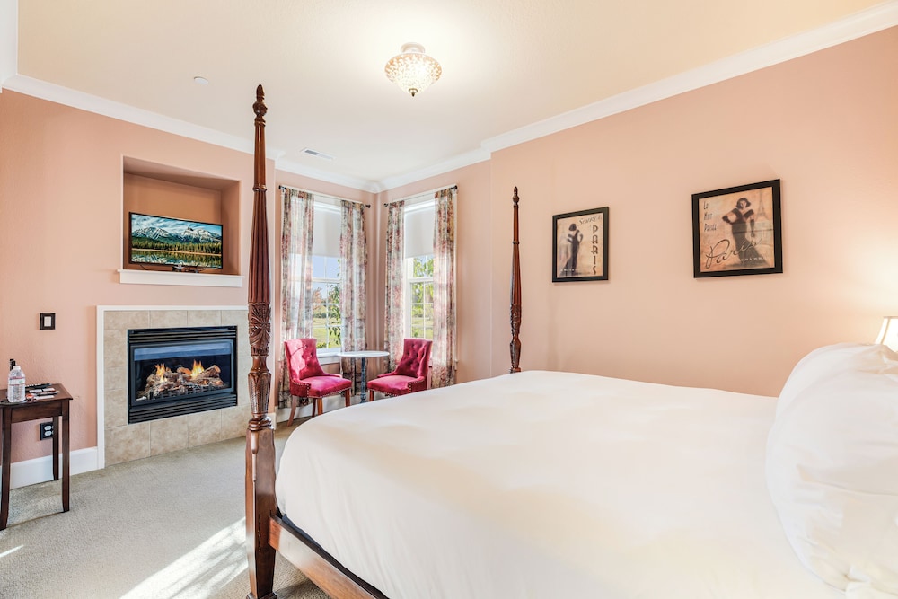 Romantic Room, 1 King Bed, Fireplace, Garden View