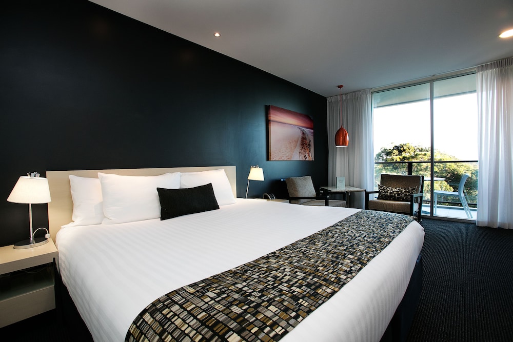 Executive Room, 1 King Bed, Non Smoking, Balcony - Photo 5