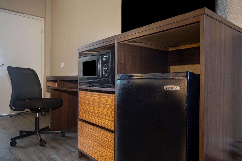 Room, Multiple Beds, Non Smoking photo 2