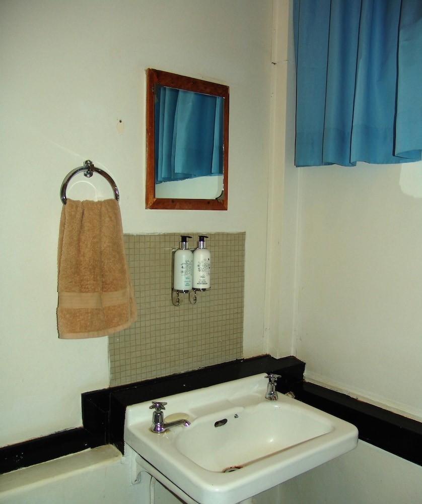 Family Room, 2 Bedrooms (5 Single Beds) photo 2