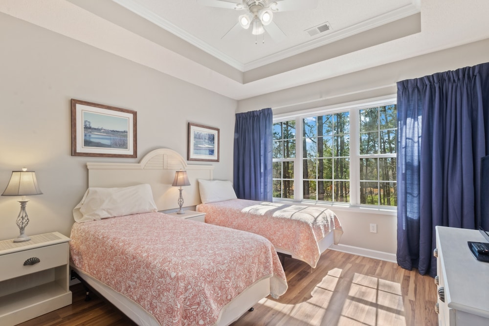 Condo, 2 Bedrooms