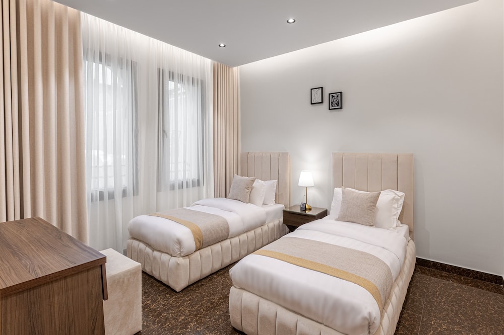 Standard Twin Room - Photo 4