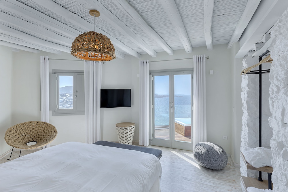 Superior Suite, Hot Tub, Sea View