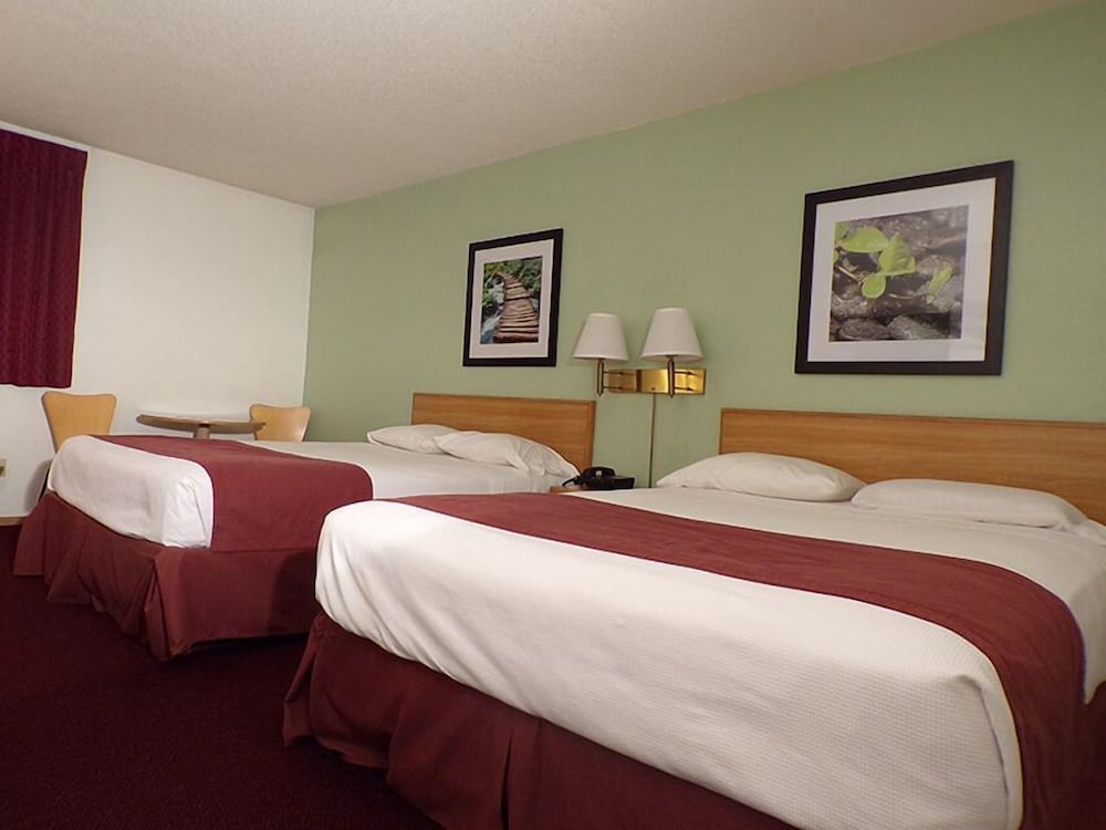 Basic Room, 2 Queen Beds, Non Smoking photo 3