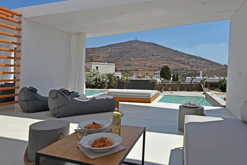 Villa (Estate) photo 1