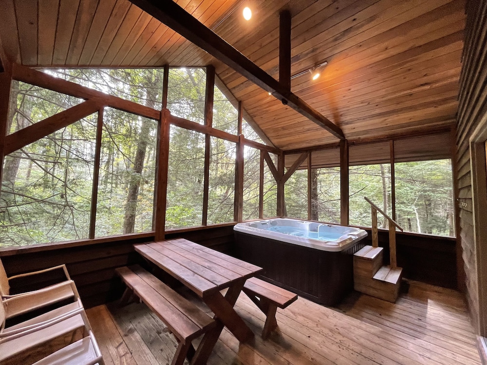 2 Bedroom 1 Bath Cabin, Full Kitchen, Outdoor Grill, Hot Tub photo 1