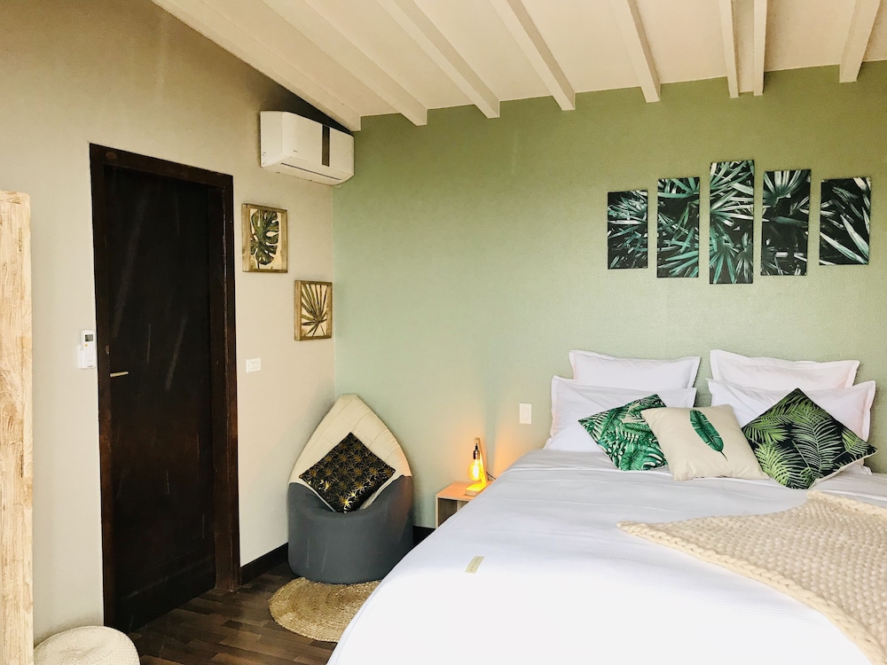 Jungle Room photo 1
