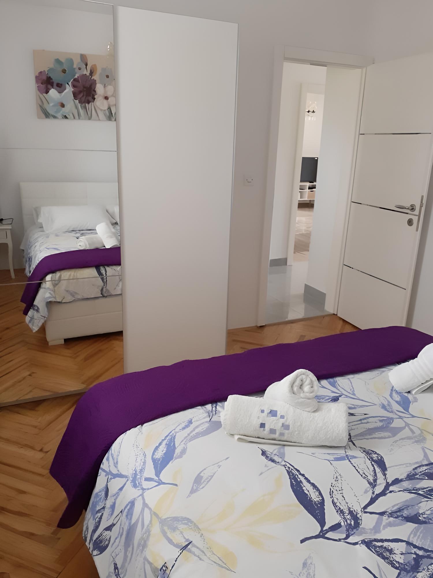 House (Branka - 80 m from beach - H(5+1))