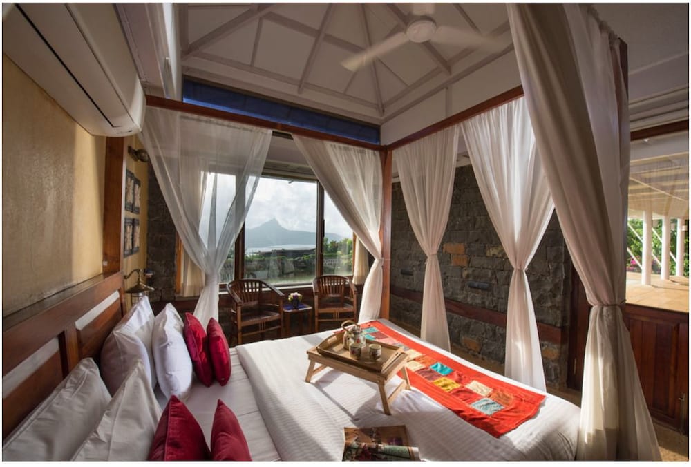 WATER VILLA ROOM