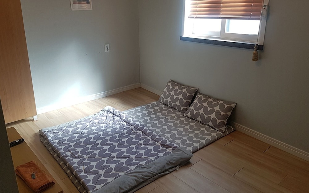 Room (Ondol Room 303)