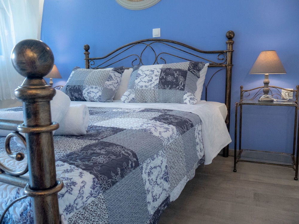Studio, 1 Bedroom, Courtyard View