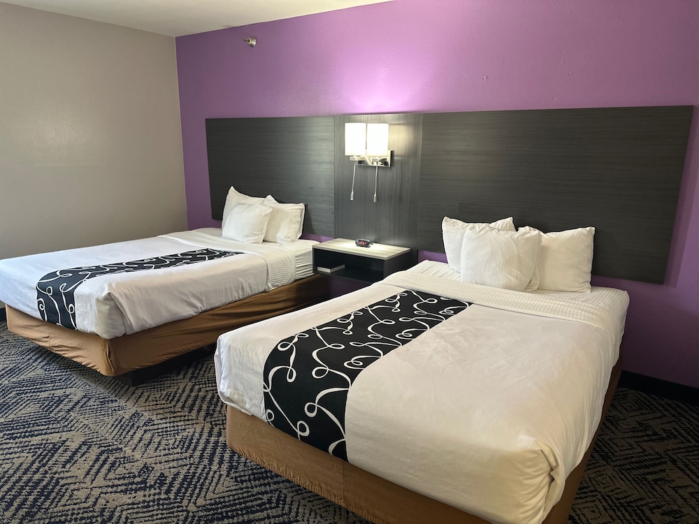 Room, 2 Queen Beds, Non Smoking - Photo 1