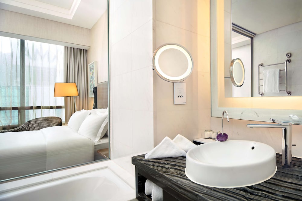 Club Single Room with Club Lounge Access Club Single Room with Club Lounge Access