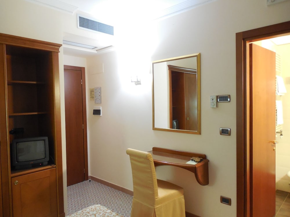 Single Room photo 2