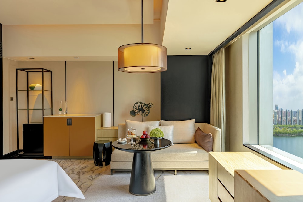 Room (Premier) photo 2