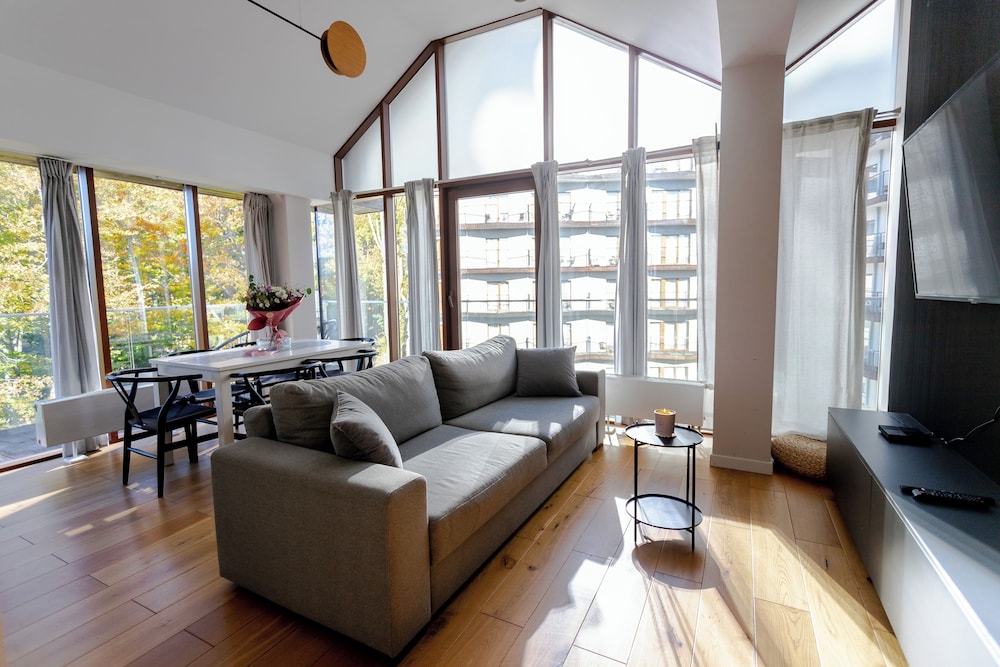 Apartment (261)