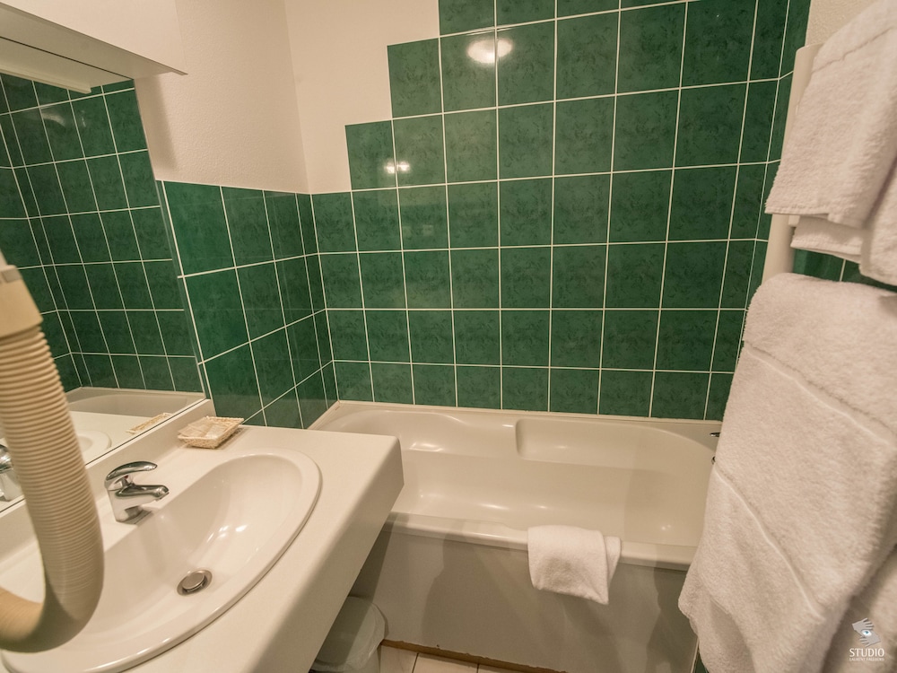 Basic Double Room, 1 Double Bed, Non Smoking photo 2