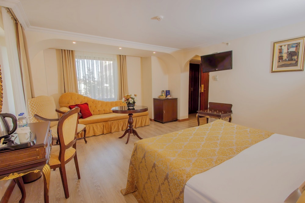 Standard Triple Room, Balcony photo 3