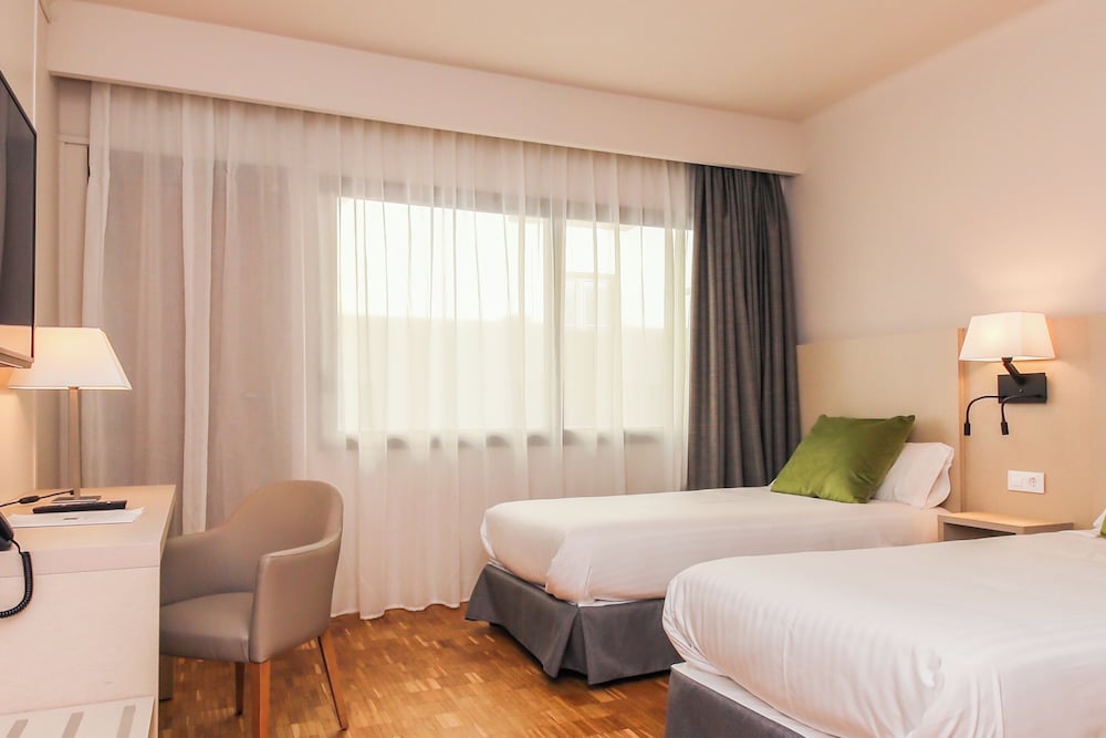 Deluxe Double or Twin Room, Balcony