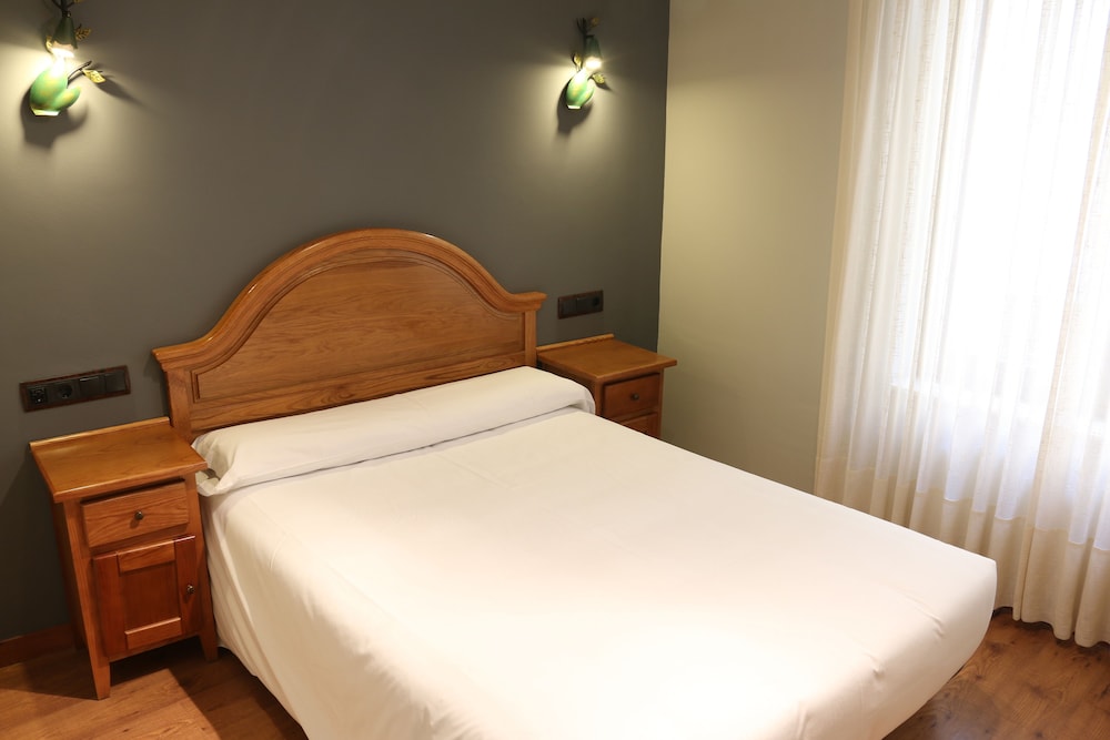 Habitación Doble Estándar con 1 cama doble o 2 camas individuales