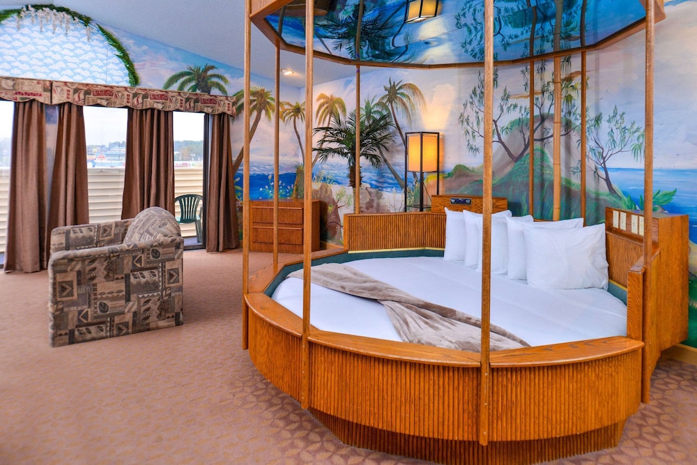 Suite, Multiple Beds, Non Smoking (Theme Room) photo 3