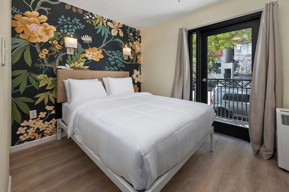 Queen Bed Studio with Patio