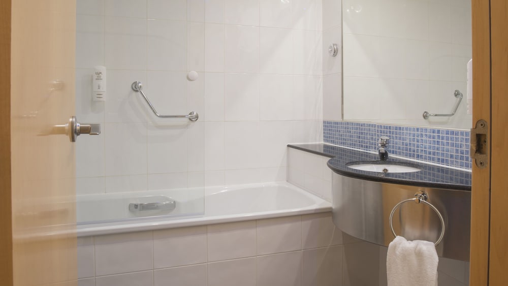 Standard Room (Free Breakfast) - Photo 7