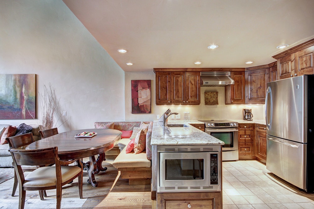 Room, 3 Bedrooms - Photo 7