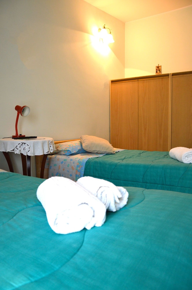 Basic Double Room Single Use, 2 Twin Beds photo 3