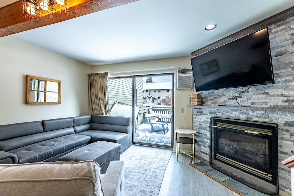 Premium Condo, 4 Bedrooms, Kitchen