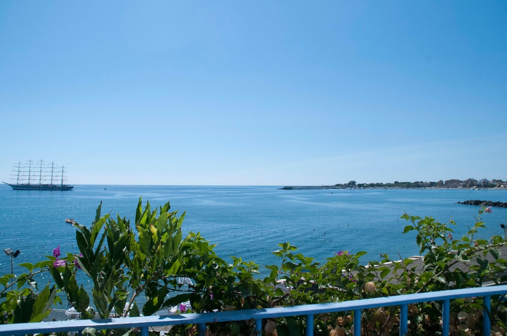 Deluxe Double Room, 1 King Bed, Balcony, Sea Facing - Photo 24