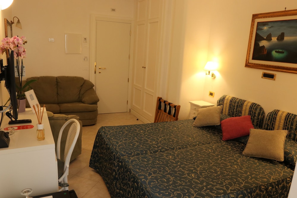 Comfort Room, Non Smoking - Photo 1