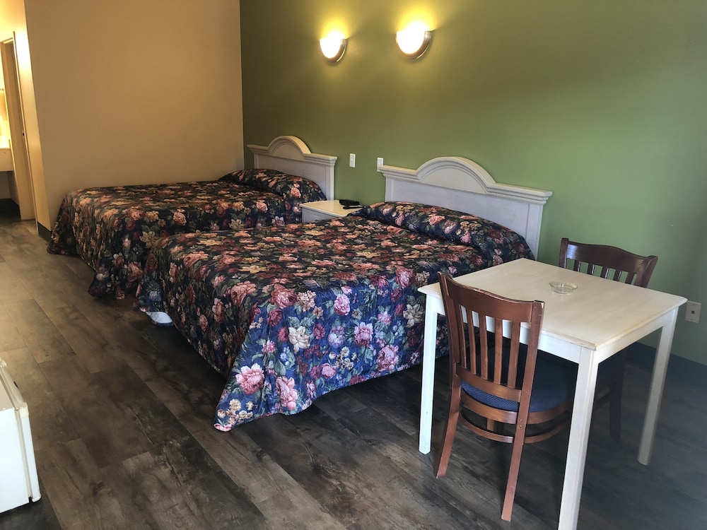 Standard Double Room, 2 Queen Beds, Smoking photo 3