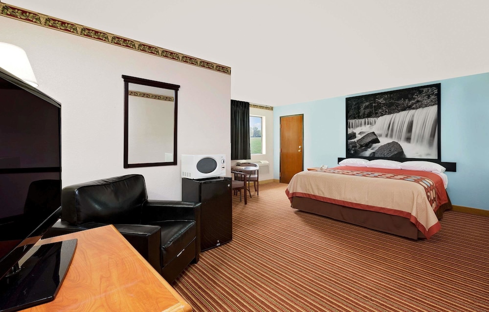 Suite, 1 King Bed, Hot Tub - Photo 1