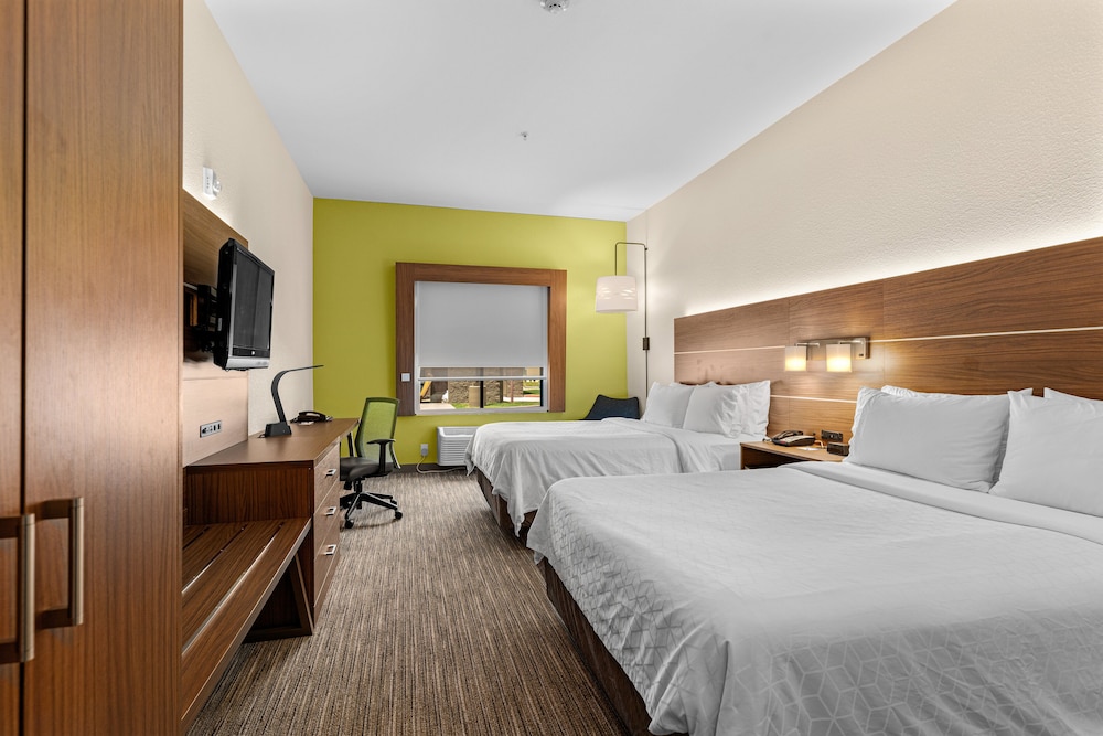 Standard Room, 2 Queen Beds - Photo 7