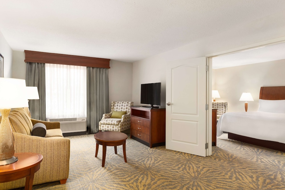 Suite, 1 King Bed, Jetted Tub - Photo 4