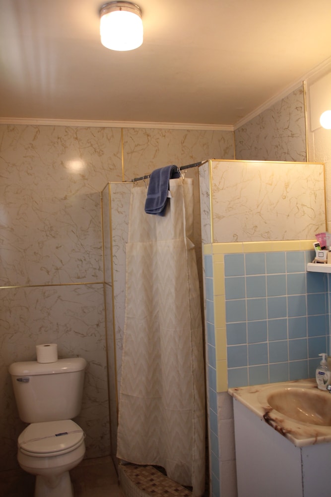 Classic Room (#18, 1 King) photo 2