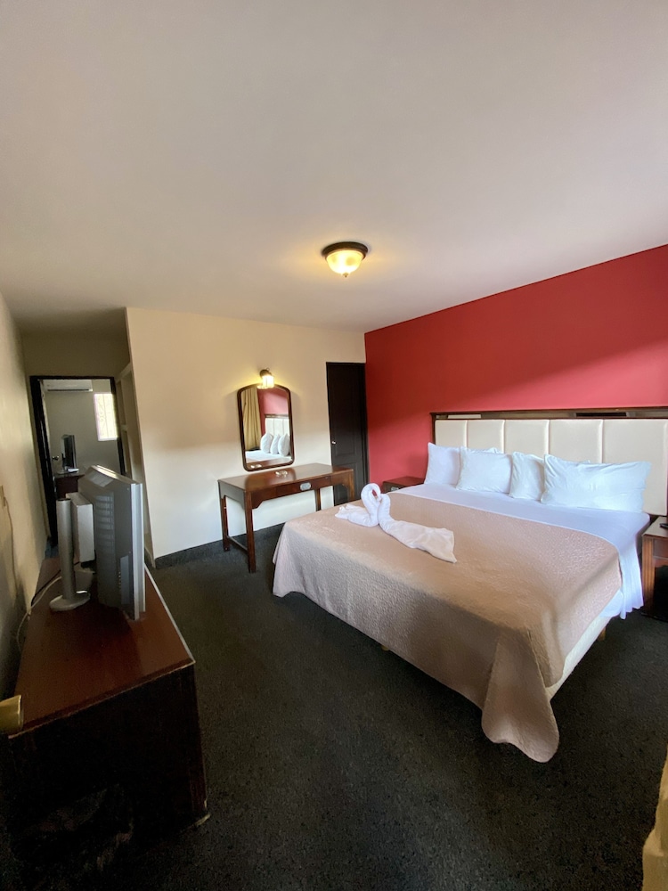 Family Room, 2 Bedrooms