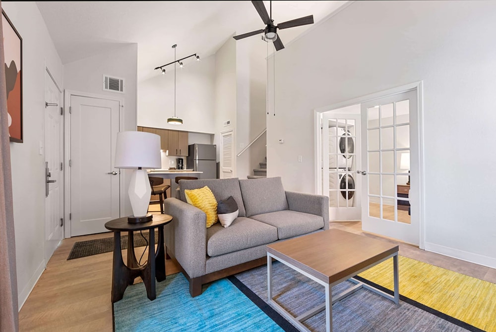 Loft, 2 Bedrooms - Photo 2