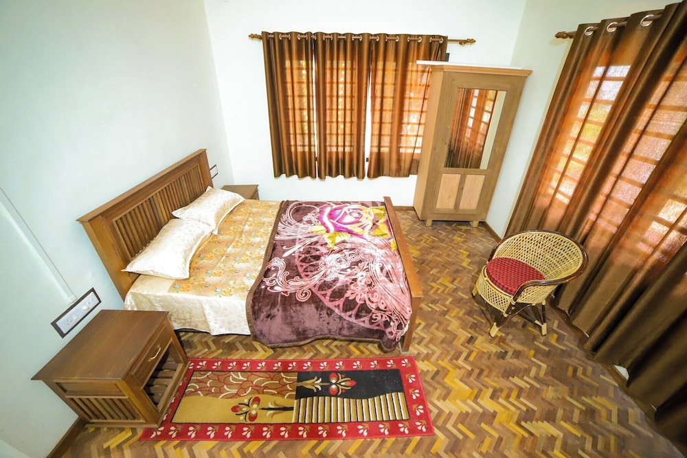 Standard Double Room, Partial Lake View photo 1