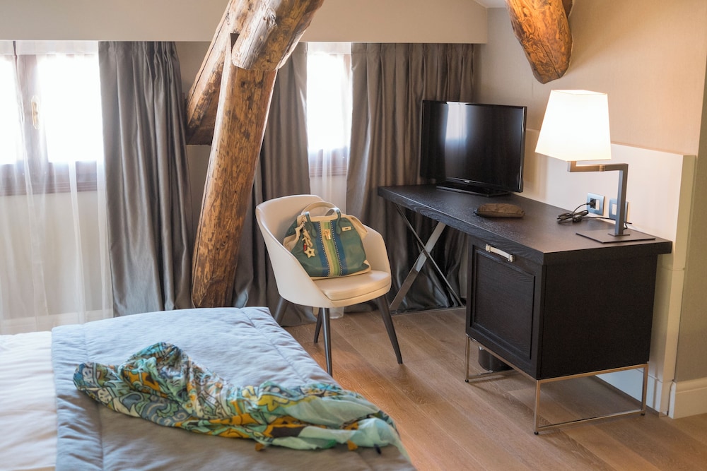 Deluxe Double/Triple Room - Photo 4