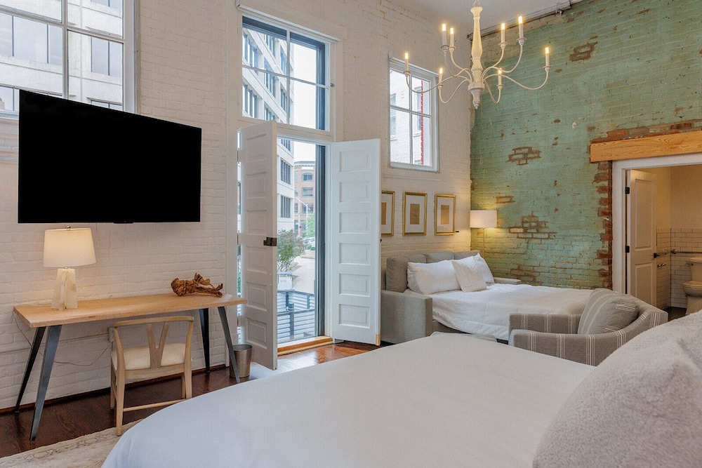 Signature Studio Suite photo 2