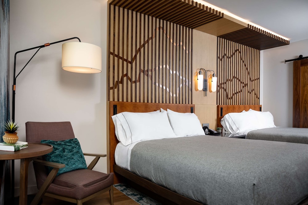 Junior Suite, 2 Queen Beds - Photo 1