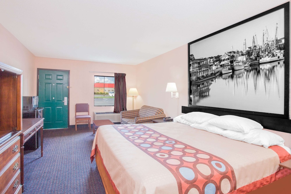 Studio Suite, 1 King Bed, Non Smoking - Photo 1