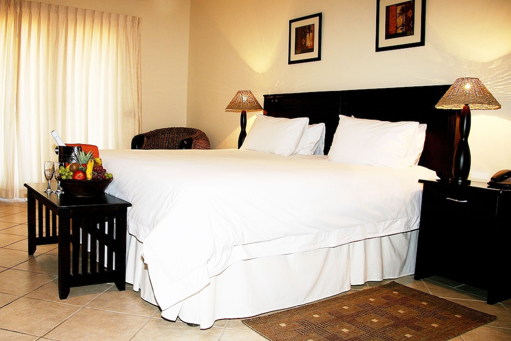 Suite, 2 Bedrooms (Double Bed and 2 Single Beds) photo 3