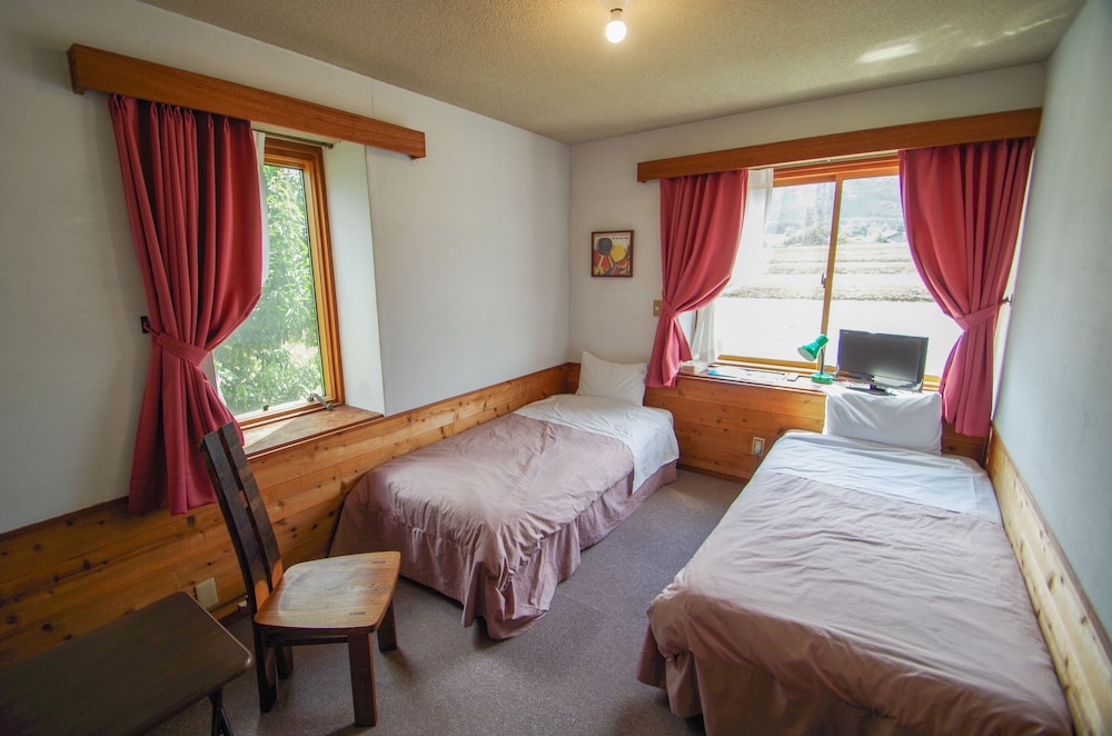 Twin Room with Private Bathroom (Shower and toilet in Room)