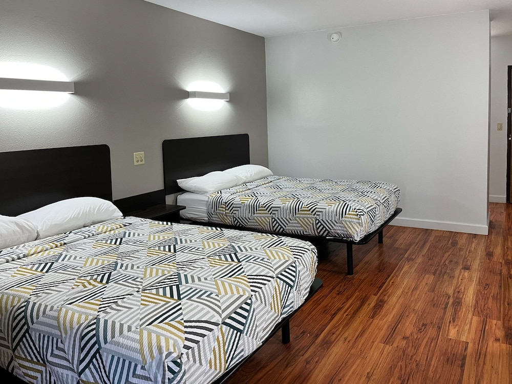 Standard Room, 2 Double Beds, Non Smoking, Refrigerator & Microwave - Photo 3